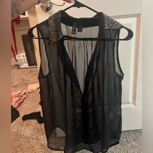 sleeveless button-down with sequence collar